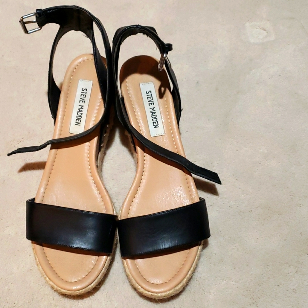 Steve madden black leather ankle sandals